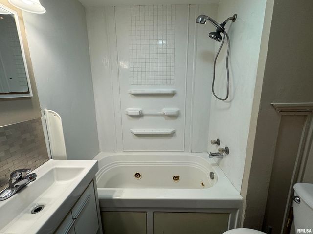 624 E PARIS Avenue, Peoria, IL 61603