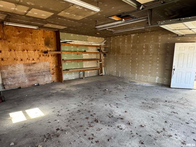 624 E PARIS Avenue, Peoria, IL 61603