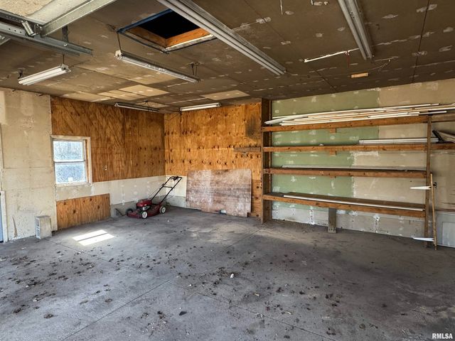 624 E PARIS Avenue, Peoria, IL 61603