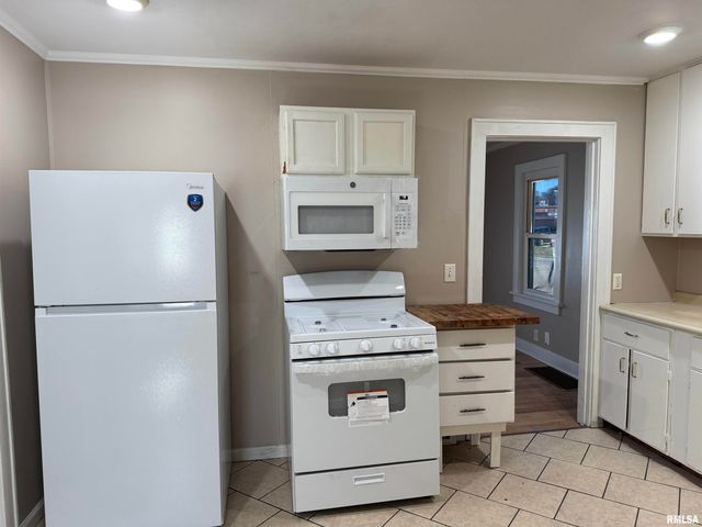 624 E PARIS Avenue, Peoria, IL 61603