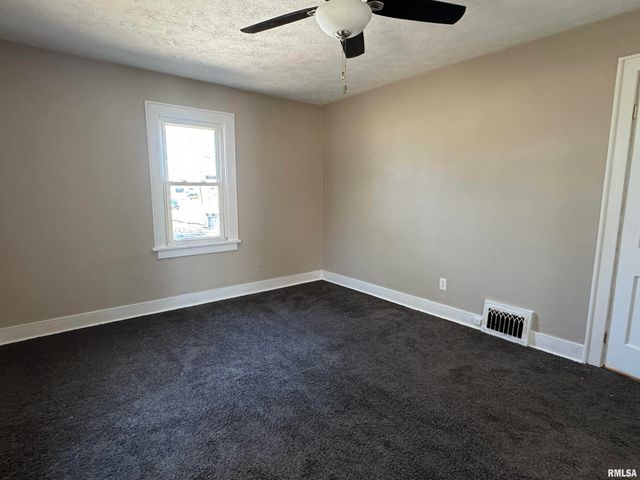 624 E PARIS Avenue, Peoria, IL 61603