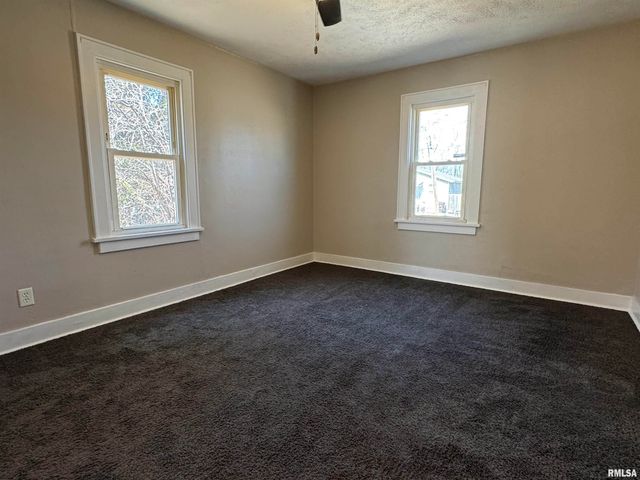 624 E PARIS Avenue, Peoria, IL 61603