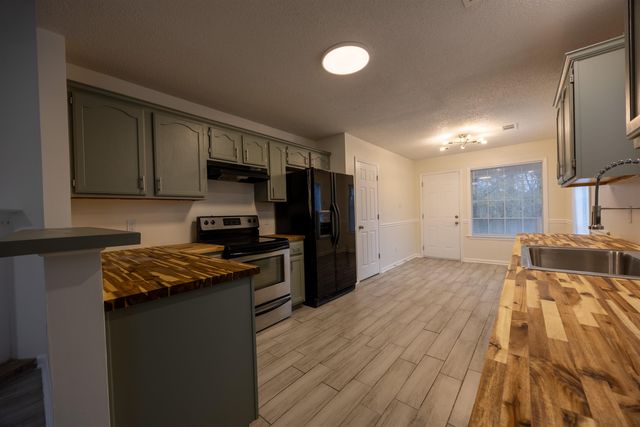 2390 OAK SPRINGS DR, Memphis, TN 38016