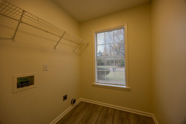 2390 OAK SPRINGS DR, Memphis, TN 38016