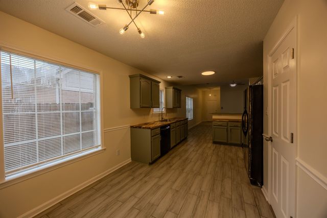 2390 OAK SPRINGS DR, Memphis, TN 38016