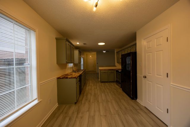 2390 OAK SPRINGS DR, Memphis, TN 38016