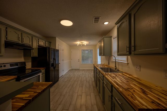 2390 OAK SPRINGS DR, Memphis, TN 38016