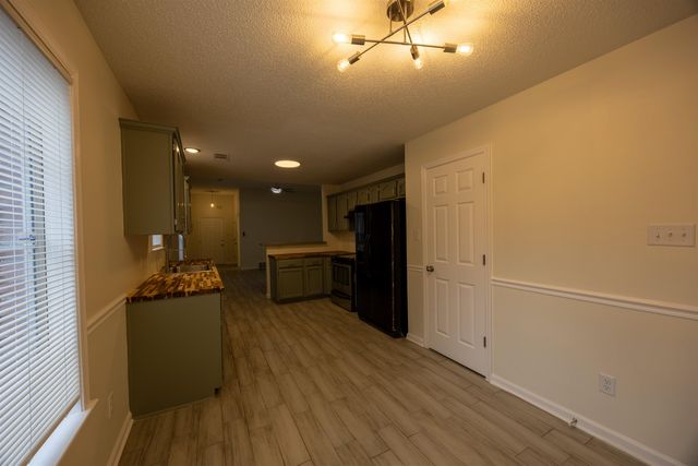 2390 OAK SPRINGS DR, Memphis, TN 38016