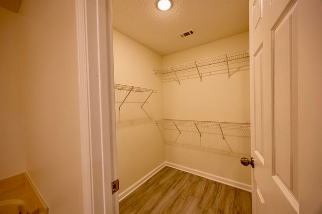 2390 OAK SPRINGS DR, Memphis, TN 38016