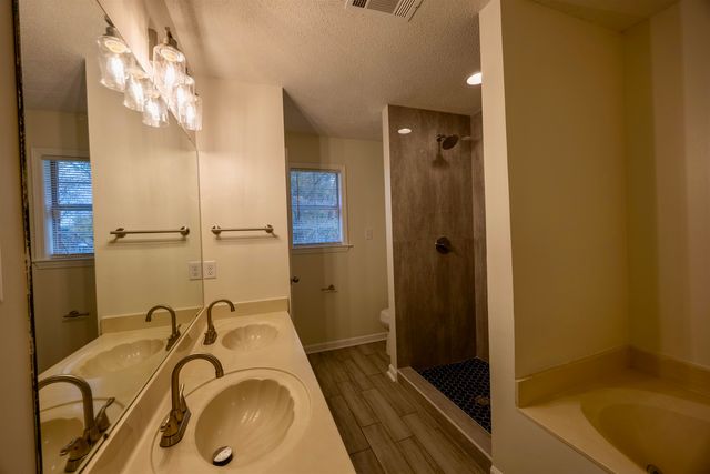 2390 OAK SPRINGS DR, Memphis, TN 38016