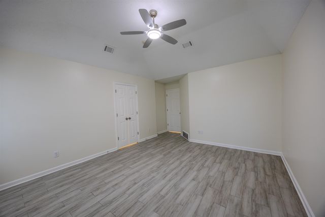 2390 OAK SPRINGS DR, Memphis, TN 38016