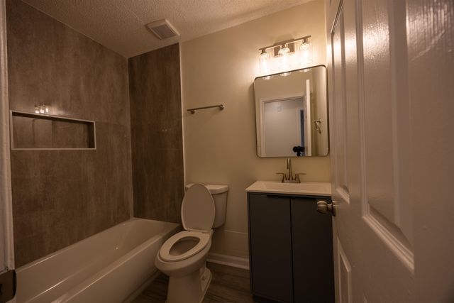 2390 OAK SPRINGS DR, Memphis, TN 38016