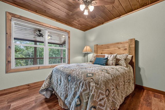 185 Pine Lane, Mineral Bluff, GA 30559