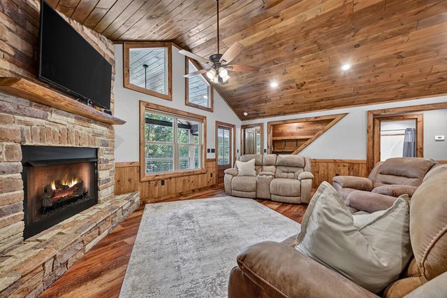 185 Pine Lane, Mineral Bluff, GA 30559