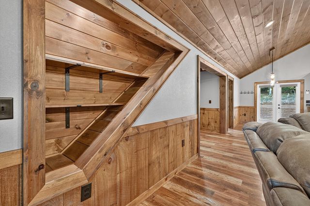 185 Pine Lane, Mineral Bluff, GA 30559