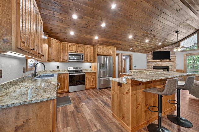 185 Pine Lane, Mineral Bluff, GA 30559