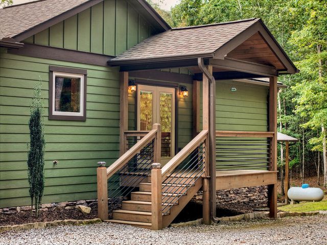 185 Pine Lane, Mineral Bluff, GA 30559