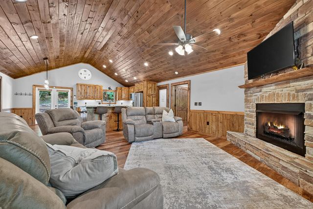 185 Pine Lane, Mineral Bluff, GA 30559
