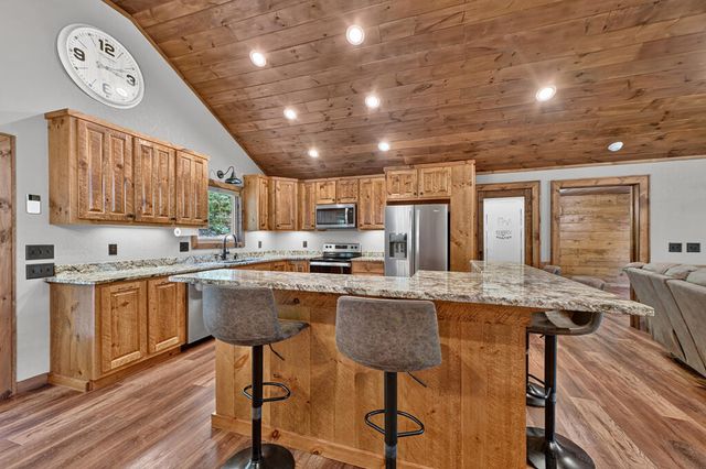 185 Pine Lane, Mineral Bluff, GA 30559