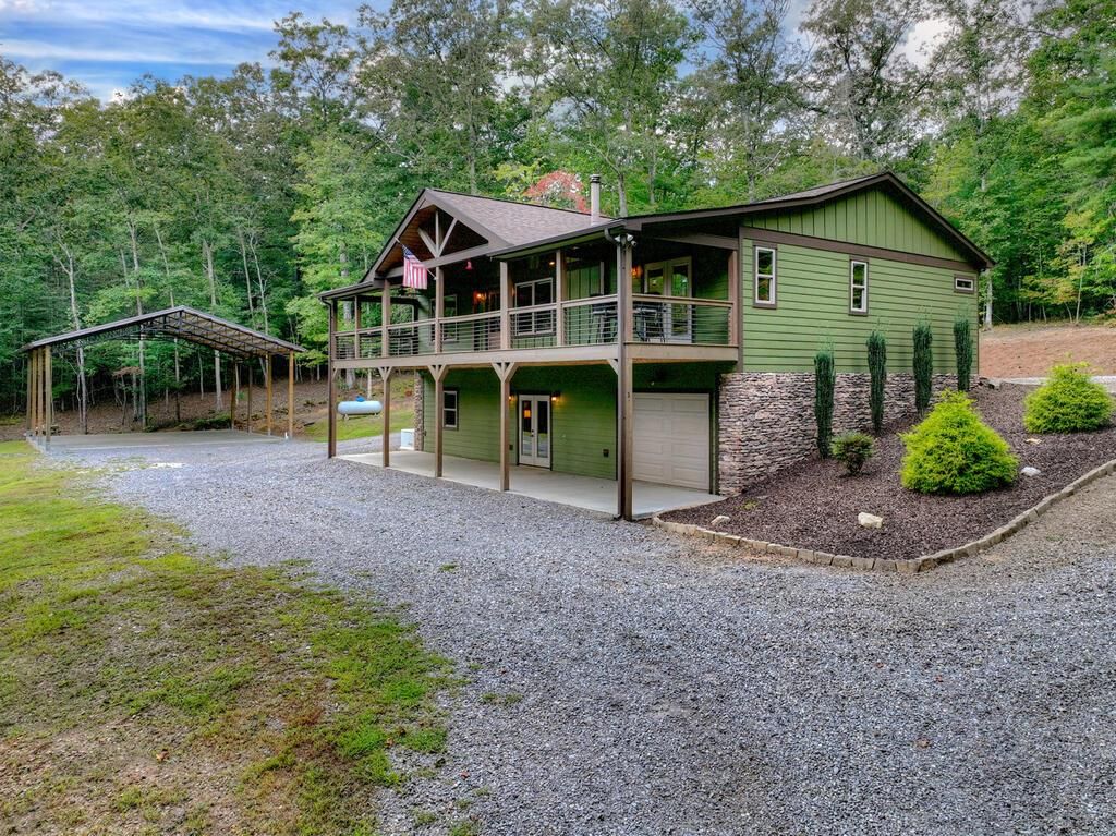 185 Pine Lane, Mineral Bluff, GA 30559