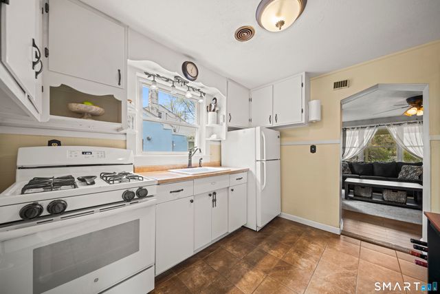 75 Garland Street, Springfield, MA 01118