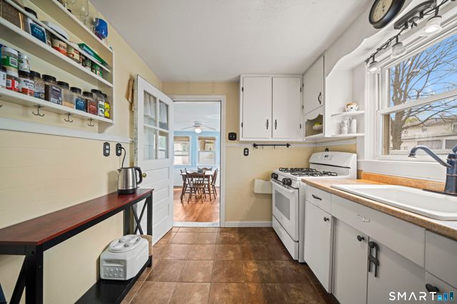 75 Garland Street, Springfield, MA 01118