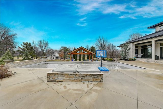 21100 W 105th Street, Olathe, KS 66061