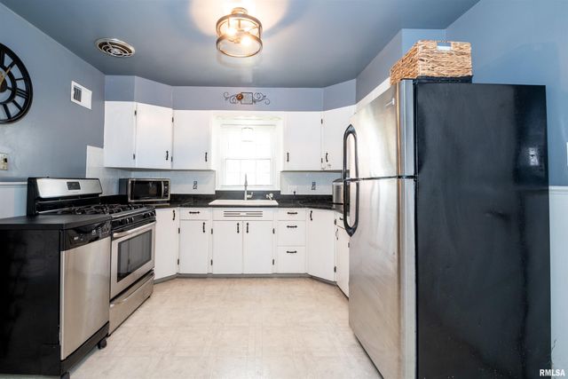 3113 N BIGELOW Street, Peoria, IL 61604