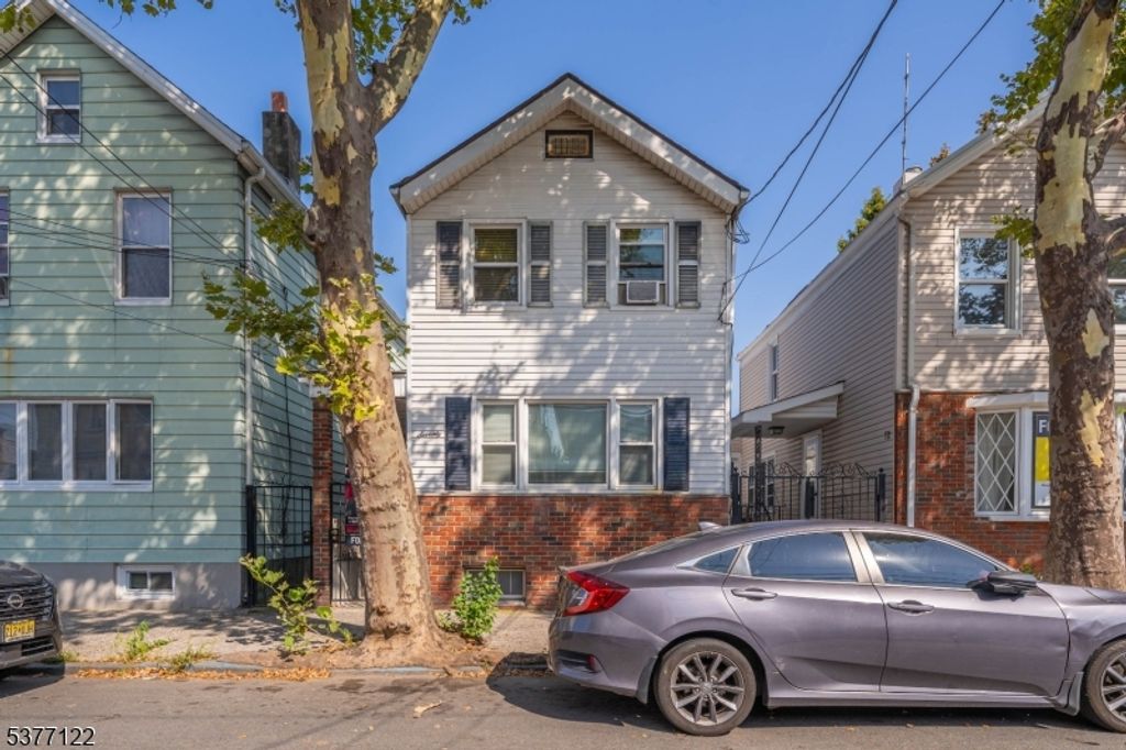 70 Houston St, Newark City, NJ 07105