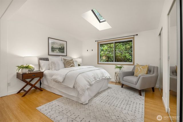 9820 NE Beach Crest Drive, Bainbridge Island, WA 98110