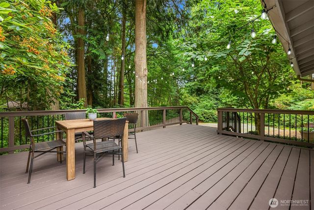9820 NE Beach Crest Drive, Bainbridge Island, WA 98110
