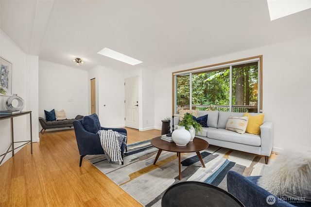 9820 NE Beach Crest Drive, Bainbridge Island, WA 98110
