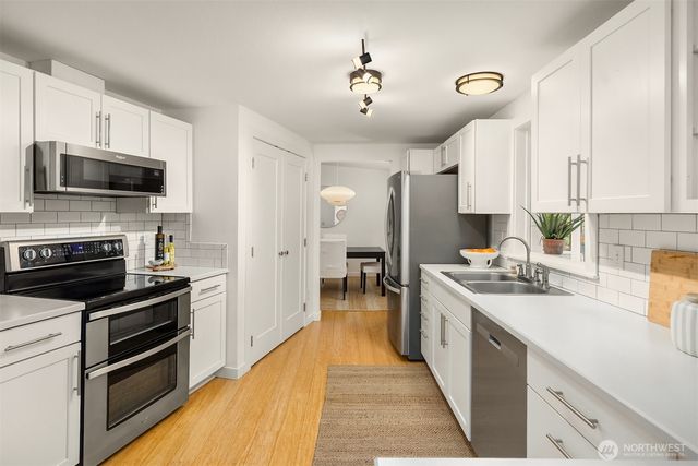 9820 NE Beach Crest Drive, Bainbridge Island, WA 98110