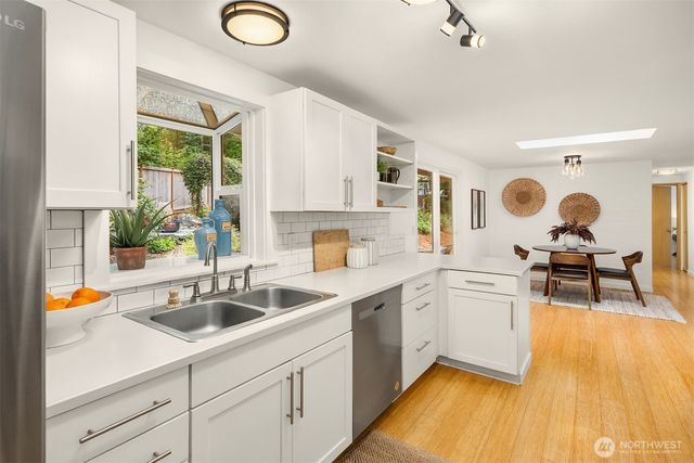 9820 NE Beach Crest Drive, Bainbridge Island, WA 98110