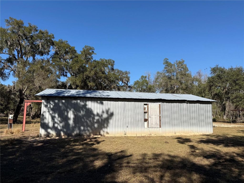 Image 4 of property listing at 18630 BRADSHAW ROAD, Dade City, FL 33523