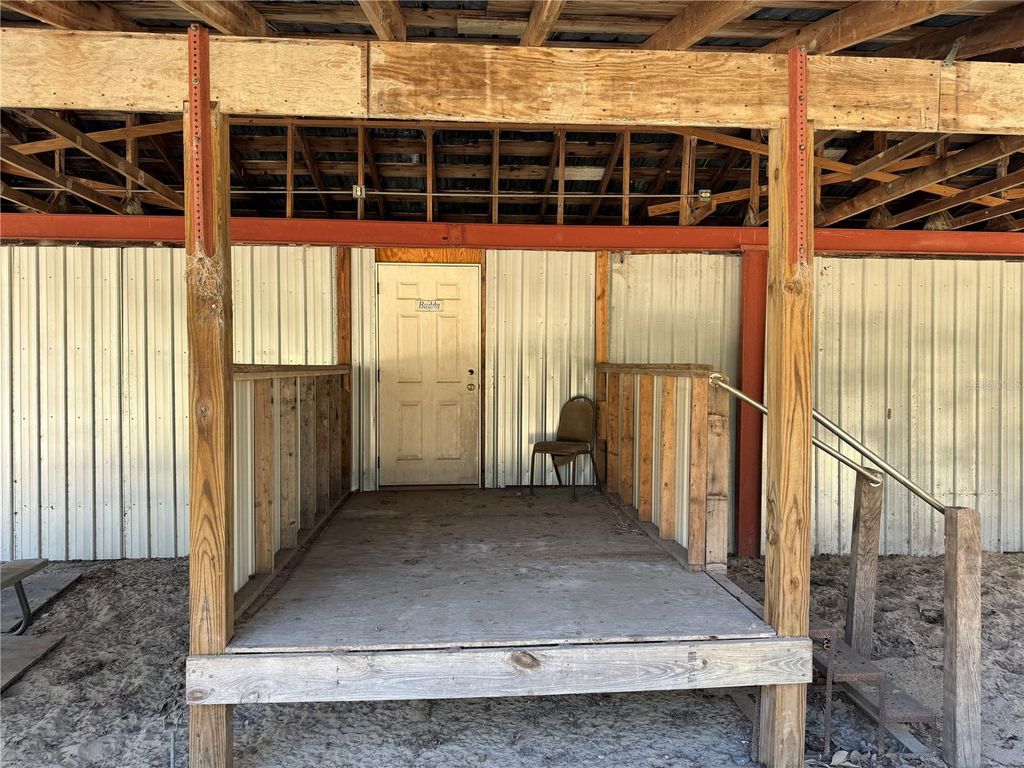 Image 8 of property listing at 18630 BRADSHAW ROAD, Dade City, FL 33523