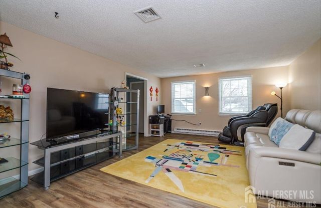 217 Mayflower Way O, Monroe, NJ 08831