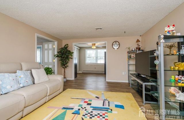 217 Mayflower Way O, Monroe, NJ 08831