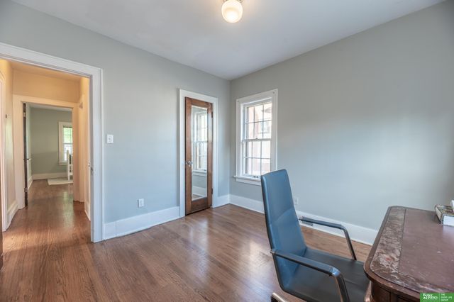 5810 Woolworth Avenue, Omaha, NE 68106