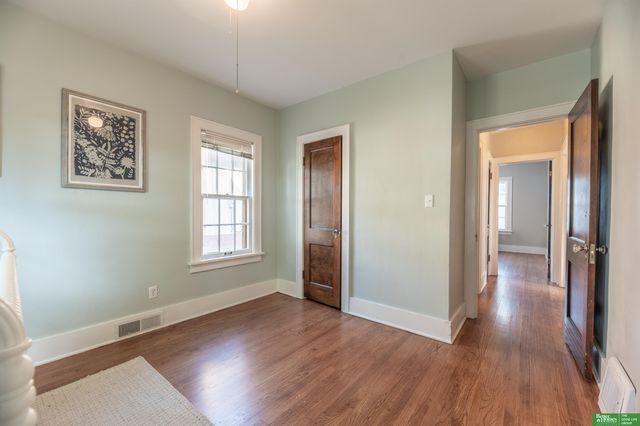 5810 Woolworth Avenue, Omaha, NE 68106