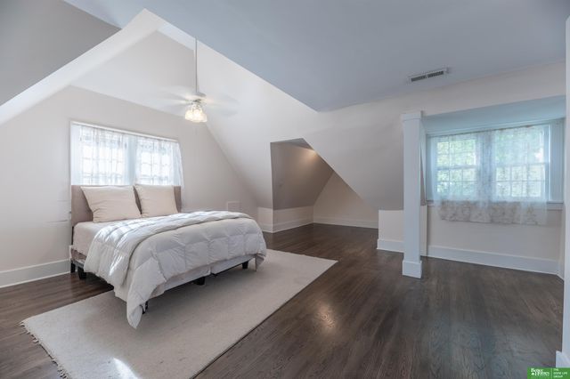 5810 Woolworth Avenue, Omaha, NE 68106