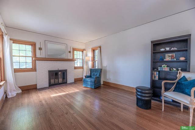 5810 Woolworth Avenue, Omaha, NE 68106