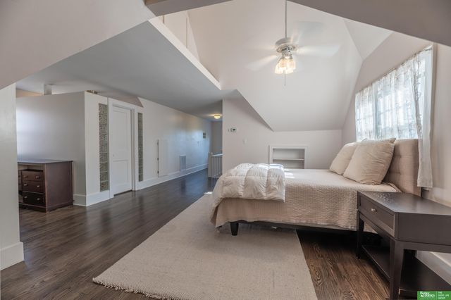 5810 Woolworth Avenue, Omaha, NE 68106