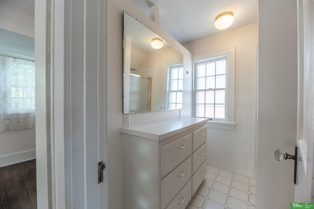 5810 Woolworth Avenue, Omaha, NE 68106