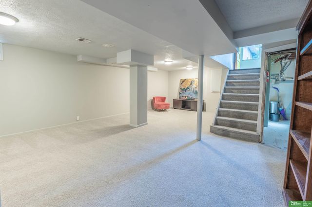 5810 Woolworth Avenue, Omaha, NE 68106