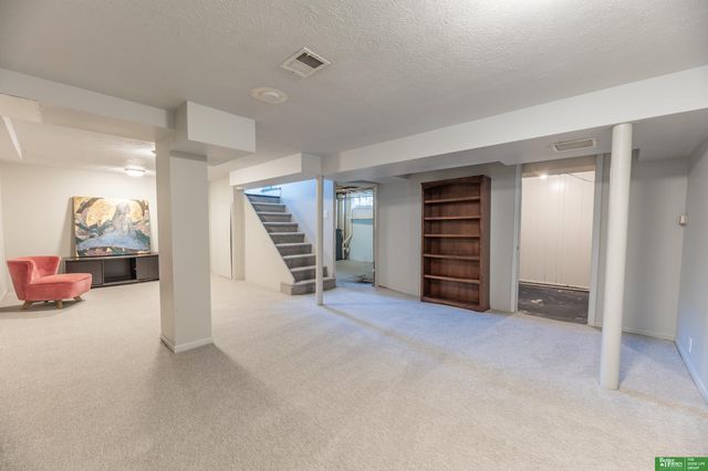 5810 Woolworth Avenue, Omaha, NE 68106