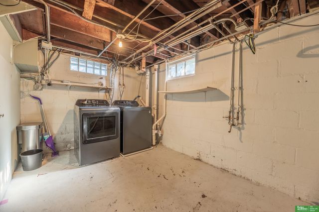 5810 Woolworth Avenue, Omaha, NE 68106