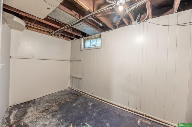 5810 Woolworth Avenue, Omaha, NE 68106