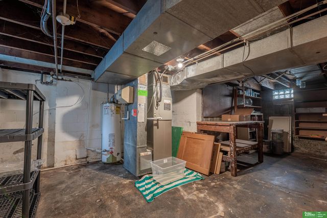 5810 Woolworth Avenue, Omaha, NE 68106