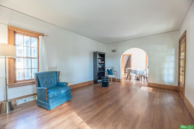 5810 Woolworth Avenue, Omaha, NE 68106